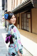 浴衣を着た女性