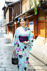 浴衣を着た女性