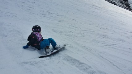Fototapeta na wymiar Snowboardeuse