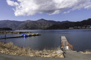 Fototapeta na wymiar view of kawakuchiko lake, Japan.