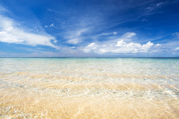 Fototapeta na wymiar 沖縄のビーチ・ウフトゥケイ浜 