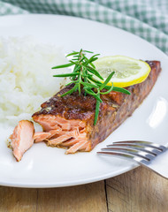 Baked salmon fillet in balsamic-honey sauce with rice