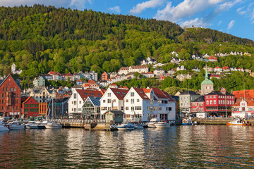 Fototapeta na wymiar View of the port of the town of Bergen with the mountain in Norway