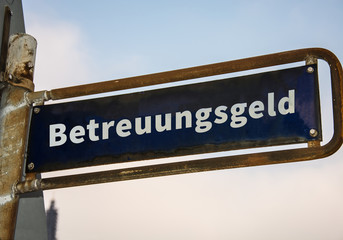 Strassenschild 47 - Betreuungsgeld