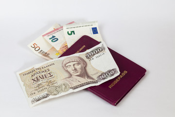 Drachmen, Euros und Reisepass