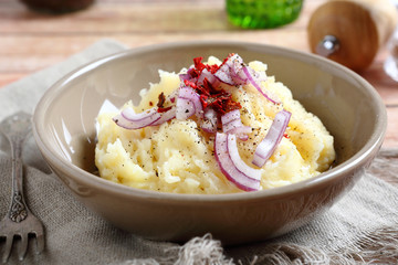 Mashed potatoes with onion
