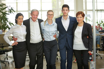 Gruppe von Geschäftsleuten im Büro