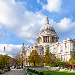 Fototapeta na wymiar St Pauls Cathedral in London UK