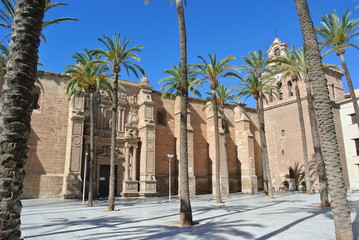 The cathedral of Almeria, positioned on the main square of the town and surrounded by palm trees, on a quiet summer morning. - 86929833