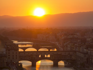 Fototapeta na wymiar Toscana,Firenze,Ponte Vecchio al tramonto.