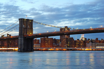 Fototapeta na wymiar Brooklyn Bridge with downtown skyline at dusk