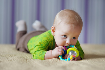 Baby play with toy