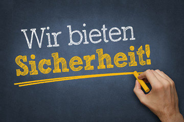 Hand schreibt Text 