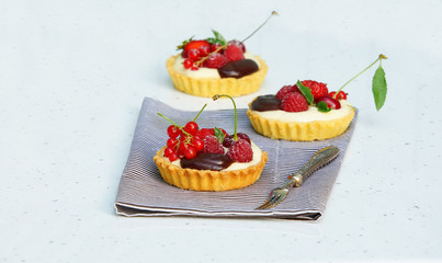 tartlets with custard and berries