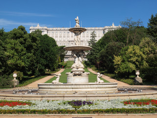 Fototapeta premium The Royal Palace from Campo del Moro garden, Madrid.