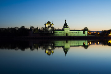 Reflection in the Volga