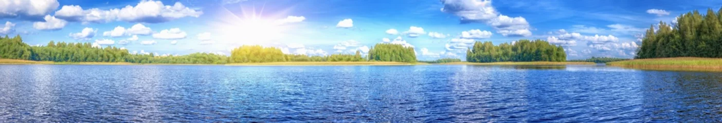 Fototapete See / Teich Landschaft des schönen Sees am sonnigen Tag des Sommers panoramisch