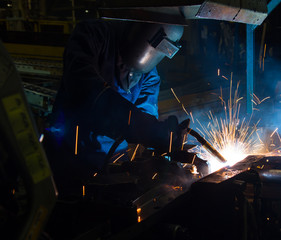 The working in Welding skill up use in product part automotiv