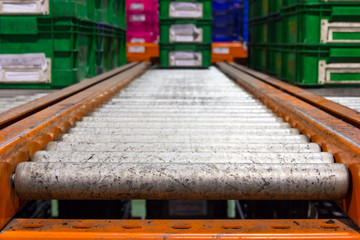 Conveyor rollers transport system for crates in factory