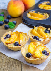 Homemade tartlets with peach and blueberries