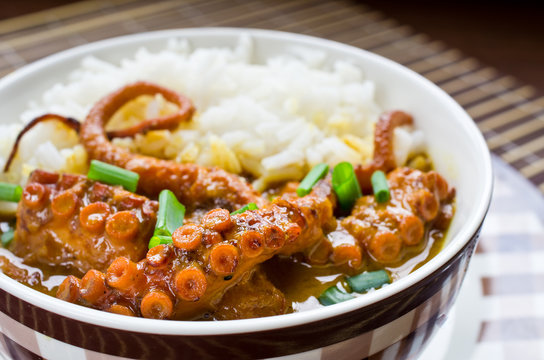 Octopus curry with rice and chives