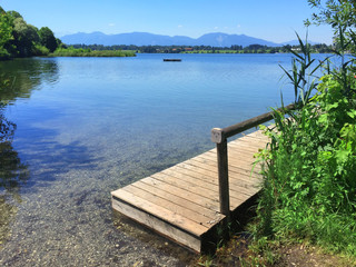 Naklejka premium Lake Riegsee with wooden boardwalk