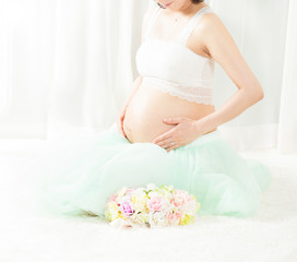 Fototapeta na wymiar 妊娠している美しい日本人女性 マタニティフォト