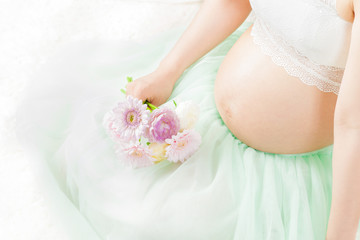 妊娠している美しい日本人女性 マタニティフォト