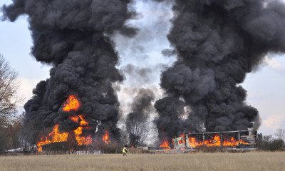 Fototapeta premium Explosion eines Tanklastwagen