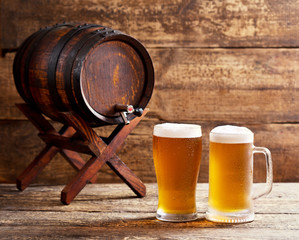 glasses of beer with barrel