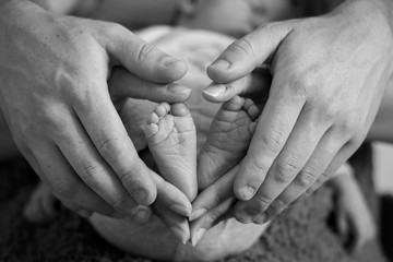 Mains pieds bébé forme coeur