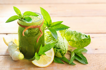 Healthy Food   -   Green Smoothie