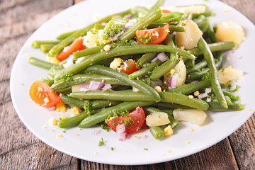 green bean salad with tomato and potato