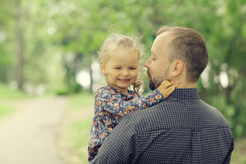 father travels with her daughter