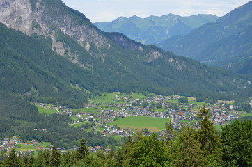 Bergsiedlung - Blick ins Tal