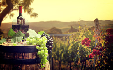 Red wine bottle and wine glass on wodden barrel. Beautiful Tusca © ZoomTeam