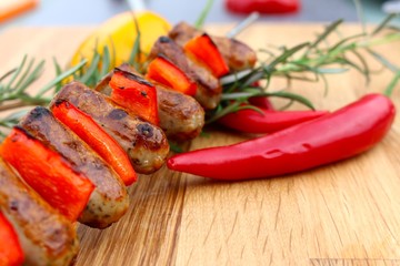 grillwürste am spieß