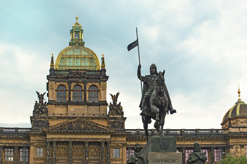 Obraz premium Saint Wenceslas Statue and Prague National Museum