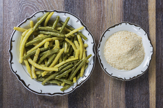 Green beans with bread crumbs