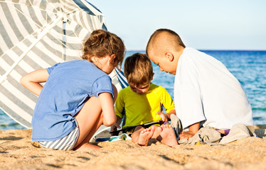 children gaming beach tablet