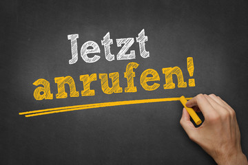 Hand schreibt Text 