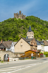 Fototapeta na wymiar Stadt Sankt Goarshausen Stadtteil Wellmich mit Burg Maus