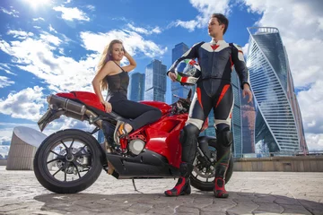 Foto op Plexiglas Young couple on a sports bike on the background of the city skyl © Andrey_Arkusha