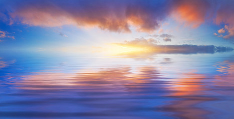 Obraz na płótnie Canvas Sky and water