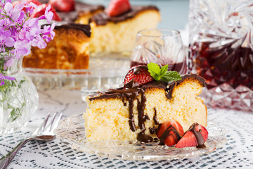 Cheesecake with strawberries and chocolate.