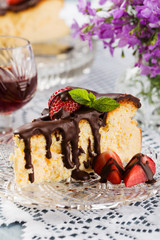 Cheesecake with strawberries and chocolate.