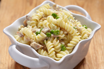 Delicious pasta with chicken and peas
