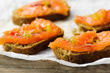 gravlax  on bread with bran