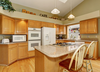 Traditional kitchen with dinning area.