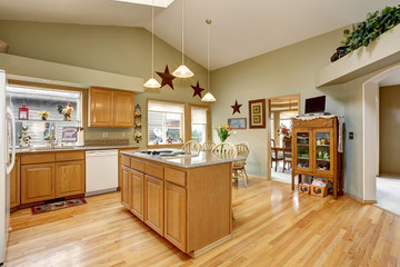 Traditional kitchen with dinning area.